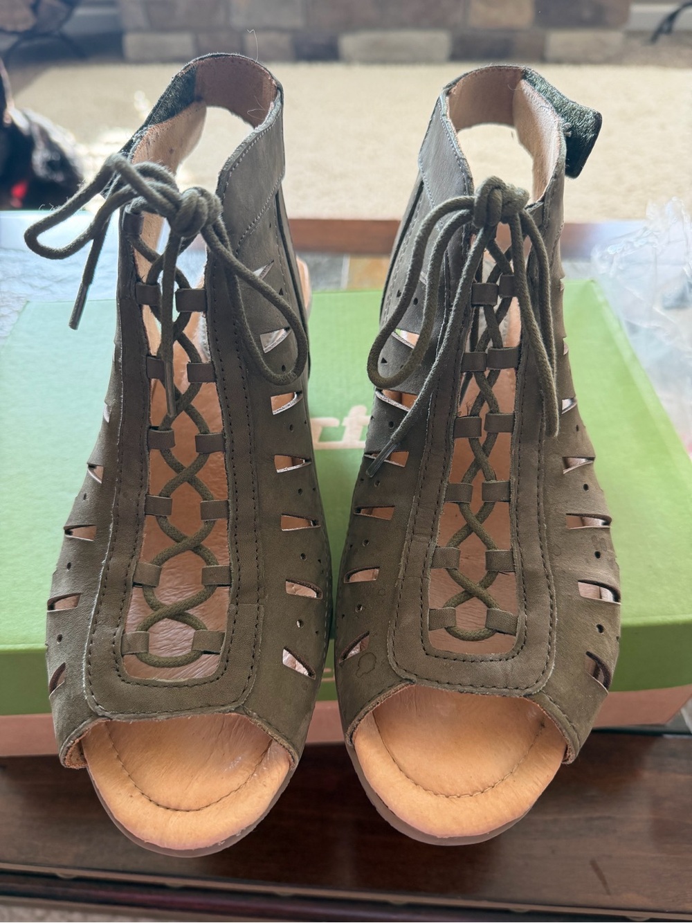 Earth Shoes Kristen Leather Gladiator Sandals Size 9.5